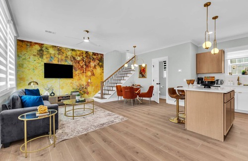 Historic Downtown Savannah House | The Kenneth Manor: Lux & History