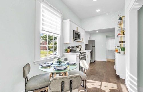 Historic Downtown Savannah House | The Kenneth Manor: Lux & History