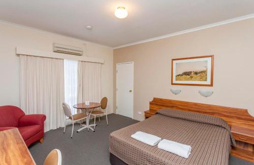 Griffith Hotel | The Kidman Wayside Inn