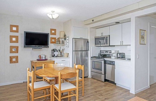 Napeague Apartment | The King 1BR Beachside Home | Tennis+Ocean+WiFiPKG
