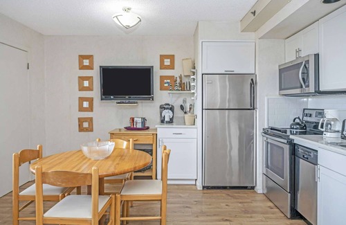 Napeague Apartment | The King 1BR Beachside Home | Tennis+Ocean+WiFiPKG