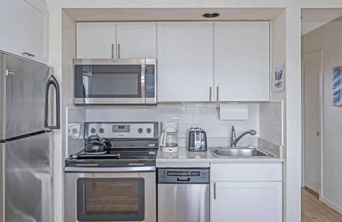 Napeague Apartment | The King 1BR Beachside Home | Tennis+Ocean+WiFiPKG