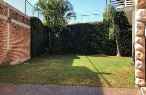 Culiacan Apartment | The King's Comfort Flowers