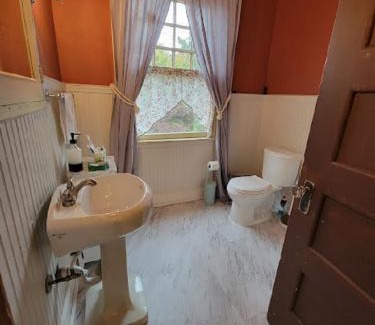 Downtown Toledo Bed & Breakfast | The Kings Throne Inn and Guest House