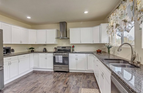 Brownsville Apartment | The Kirk House - Historic Brownsville, OR