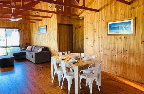 Lake Tabourie House | The Lake Cabin