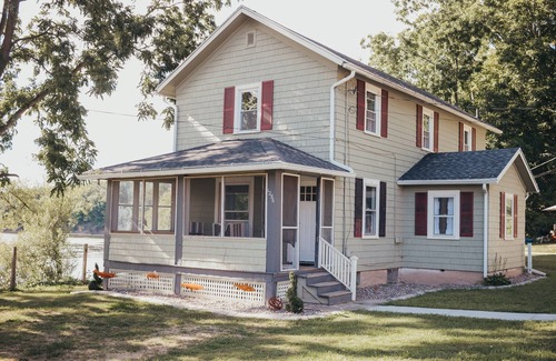 Kent House | The Lake House on the Oak Orchard