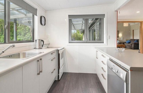 Motuoapa House | The Lake House - Taupo Holiday Home