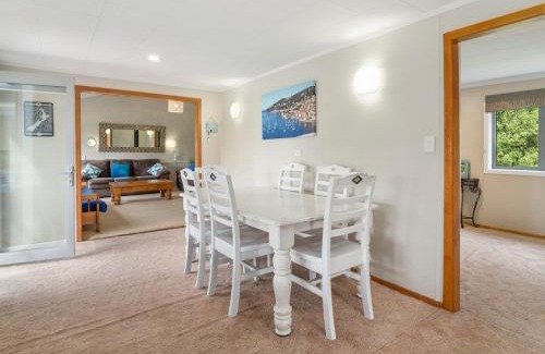 Motuoapa House | The Lake House - Taupo Holiday Home