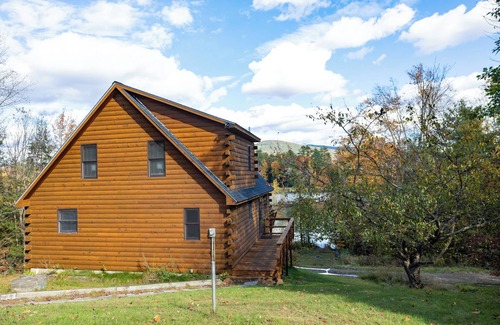Woodsville House | The Lake's End - Beautiful Lakefront Log Home in the White Mountains