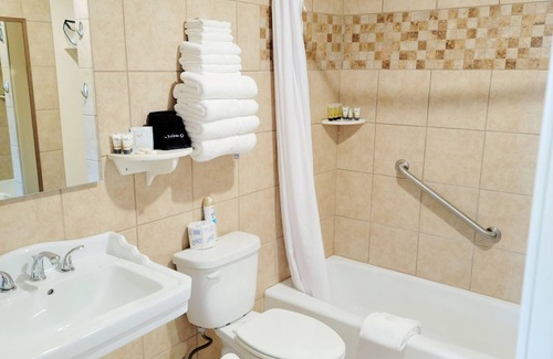 Winnsboro Hotel | The Lake Store Lodging Room #6