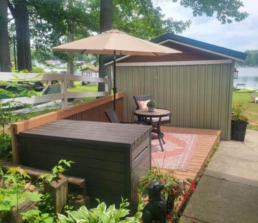 Smyrna House | The Lakefront Cottage on Big Pine Island
