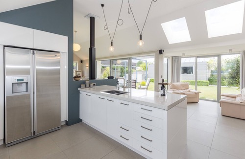 Lowburn House | The Lakehouse - Cromwell Holiday Home