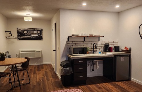 Gilbertsville Hotel | The Lakehouse Inn at Sledd Creek