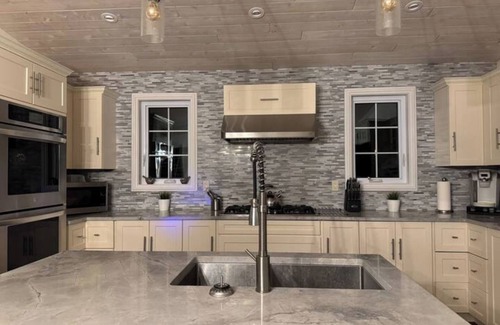Rossport House | The Lakehouse on Nicol Island