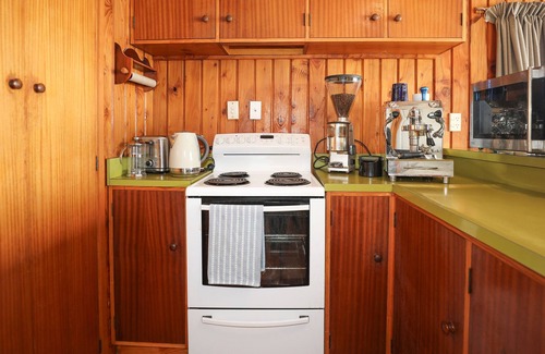 Tikitere House | The Lakes Edge - Lake Rotoiti Holiday Home