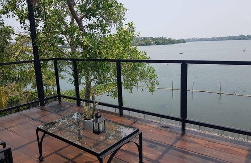 Panadura Villa | The Lakes Edge Residence | A cosy retreat by the Bolgoda Lake