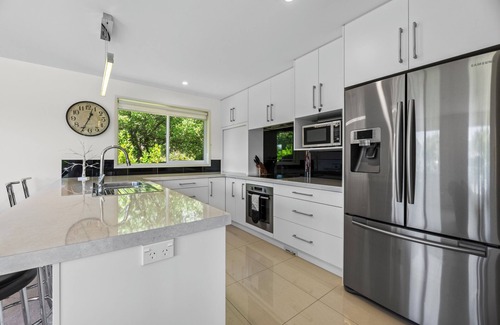 Tauranga House | The Lakeside - Tauranga Holiday Home