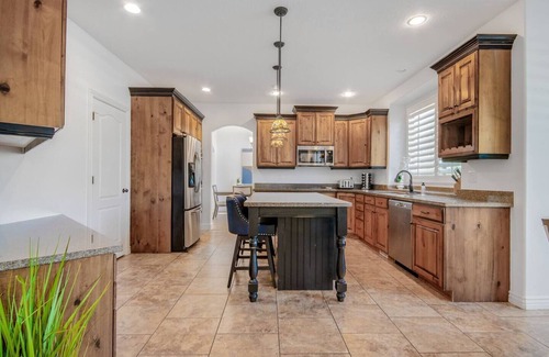 South Jordan House | The LAN House - Sleeps 21