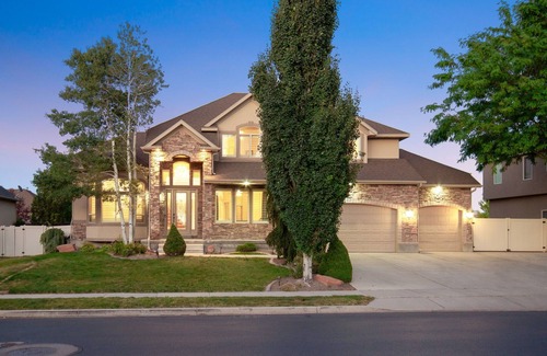 South Jordan House | The LAN House - Sleeps 21