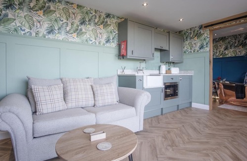 Llangennith Ski Chalet | The Langland Bay Lookout - 1 Bed Cabin - Landimore