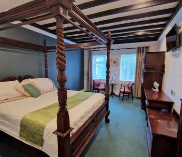 Tarbert Hotel | The Lanterns Hotel