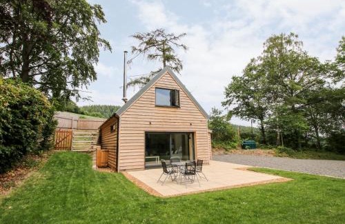 Newcastle-on-Clun House | The Larches