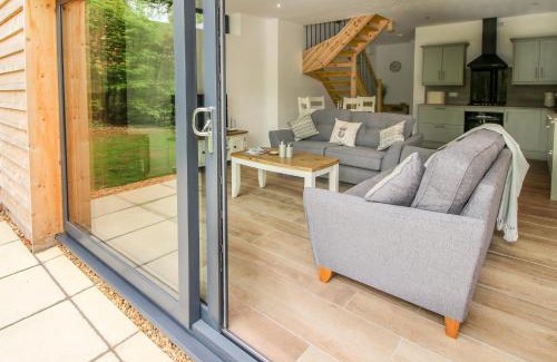 Newcastle-on-Clun House | The Larches