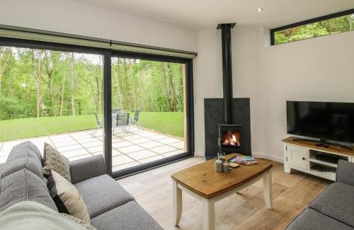 Newcastle-on-Clun House | The Larches