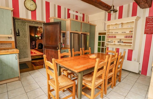 Bishops Castle Cottage | THE LAURELS, pet friendly, with a garden in Bishop's Castle