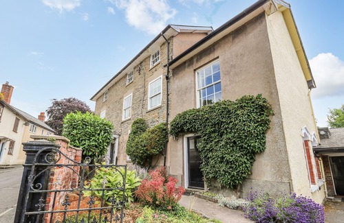 Bishops Castle Cottage | THE LAURELS, pet friendly, with a garden in Bishop's Castle