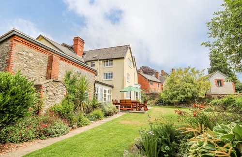 Bishops Castle Cottage | THE LAURELS, pet friendly, with a garden in Bishop's Castle