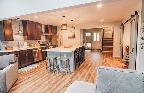 Thayerville House | The Lazy Bear - Newly updated townhome in Deep Creek. Minutes to everything!