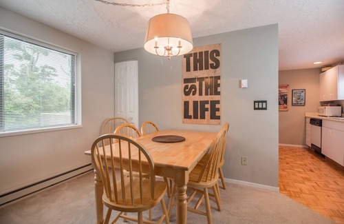 Tierra Del Mar House | The Lazy Dragon #147 - Cute classic cabin, walk to beach, fun back yard.