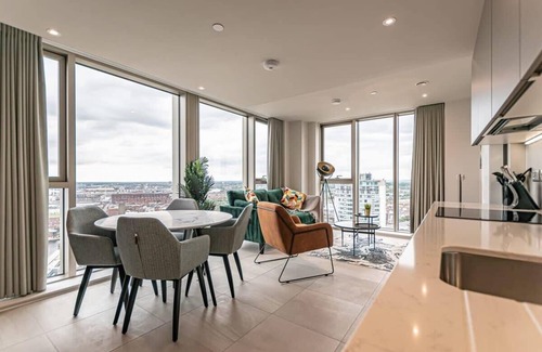 The Docks Apartment | The Lexington III 2BDR | Games Room | Netflix