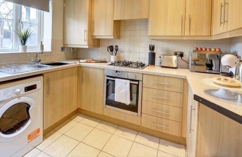 Little Hay Apartment | The Leyburn | Large Executive House | Parking & Garden | Short Term Let by SILVA