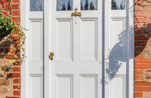 Crickhowell Cottage | The Library - UK46649