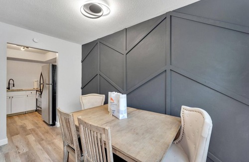 Sun Bay South Apartment | The Light Lounge | Peaceful 1 Bed, 1 Bath Retreat in South Tampa
