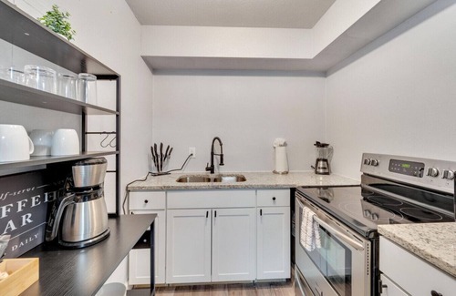 Sun Bay South Apartment | The Light Lounge | Peaceful 1 Bed, 1 Bath Retreat in South Tampa