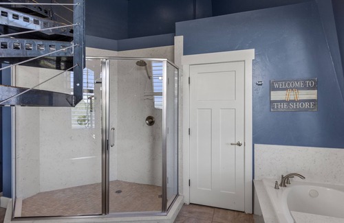 Harbor Village House | The Lighthouse Suite | Seasonal Pool, Hot Tub, Tennis Courts