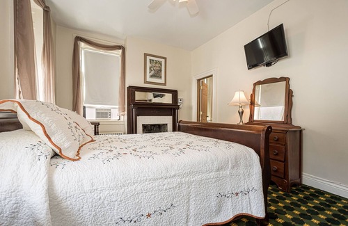 Farmington House | The Lincoln | Historic Victorian Inn Room
