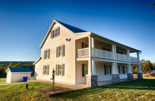 Sabillasville House | The Lincoln House (or for retreats book the whole Caboose Farm compound)