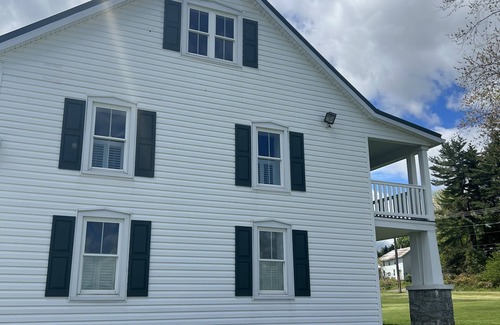 Sabillasville House | The Lincoln House (or for retreats book the whole Caboose Farm compound)