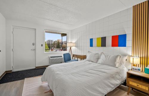 Cedar Falls Apartment | The Lindell Motor Lodge