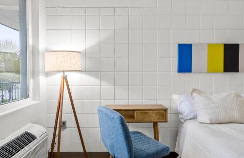 Cedar Falls Apartment | The Lindell Motor Lodge