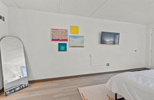 Cedar Falls Apartment | The Lindell Motor Lodge