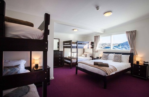 Smiggin Holes Bed & Breakfast | The Lions Lair