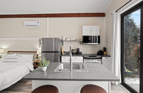 Holcomb Cabin | The Little Cabin By The Lake