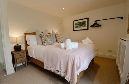 West Tanfield House | The Little Chantry - Hot Tub, Riverside, Pet Friendly