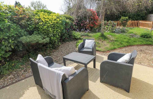 Llangain Cottage | THE LITTLE CWTCH, character holiday cottage in Llansteffan